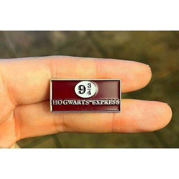 3/20 Harry Potter Platform 9 3/4 Enamel Pin - Picture 1 of 2
